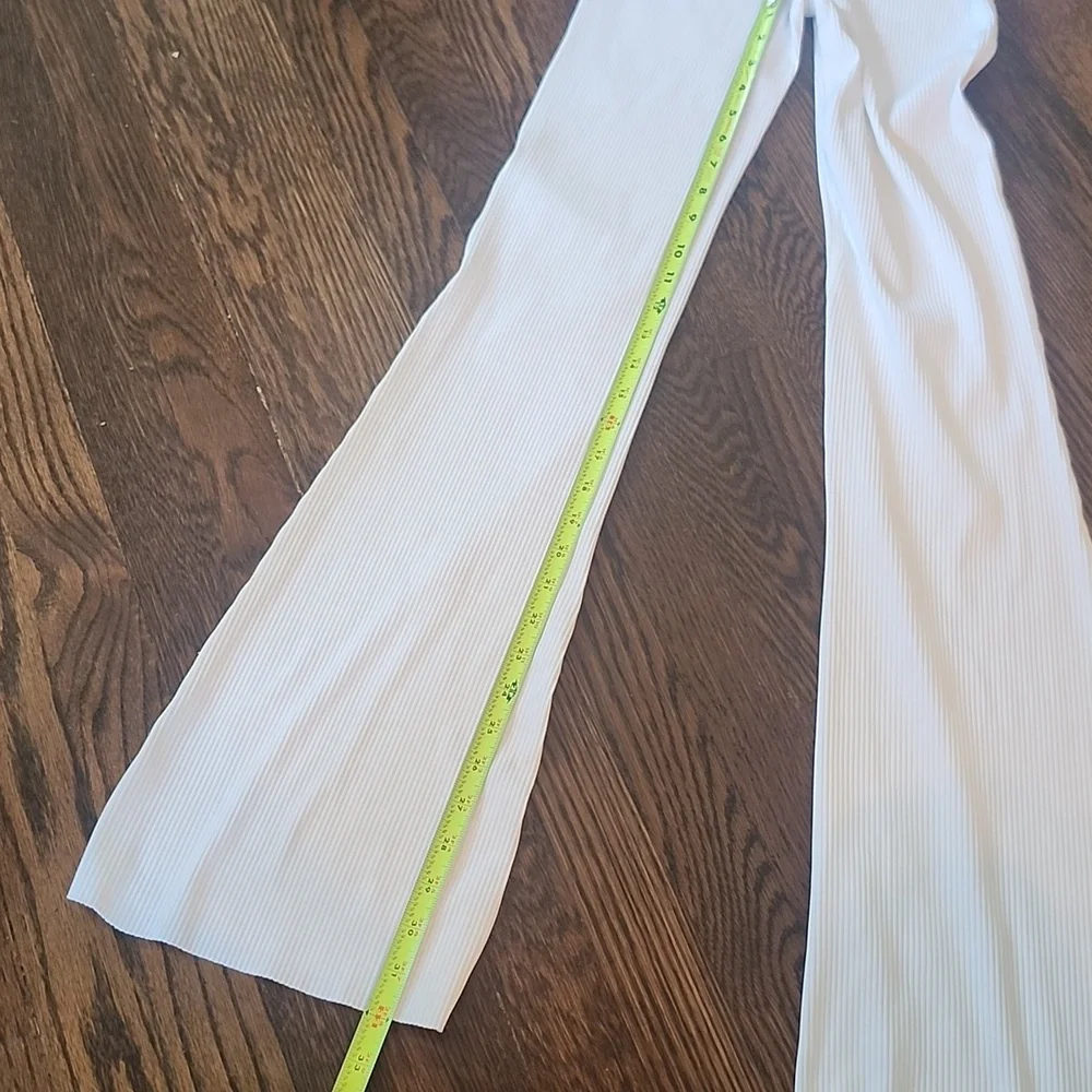 Carbon38 White Flare Boot Cut Leggings - Picture 3 of 8